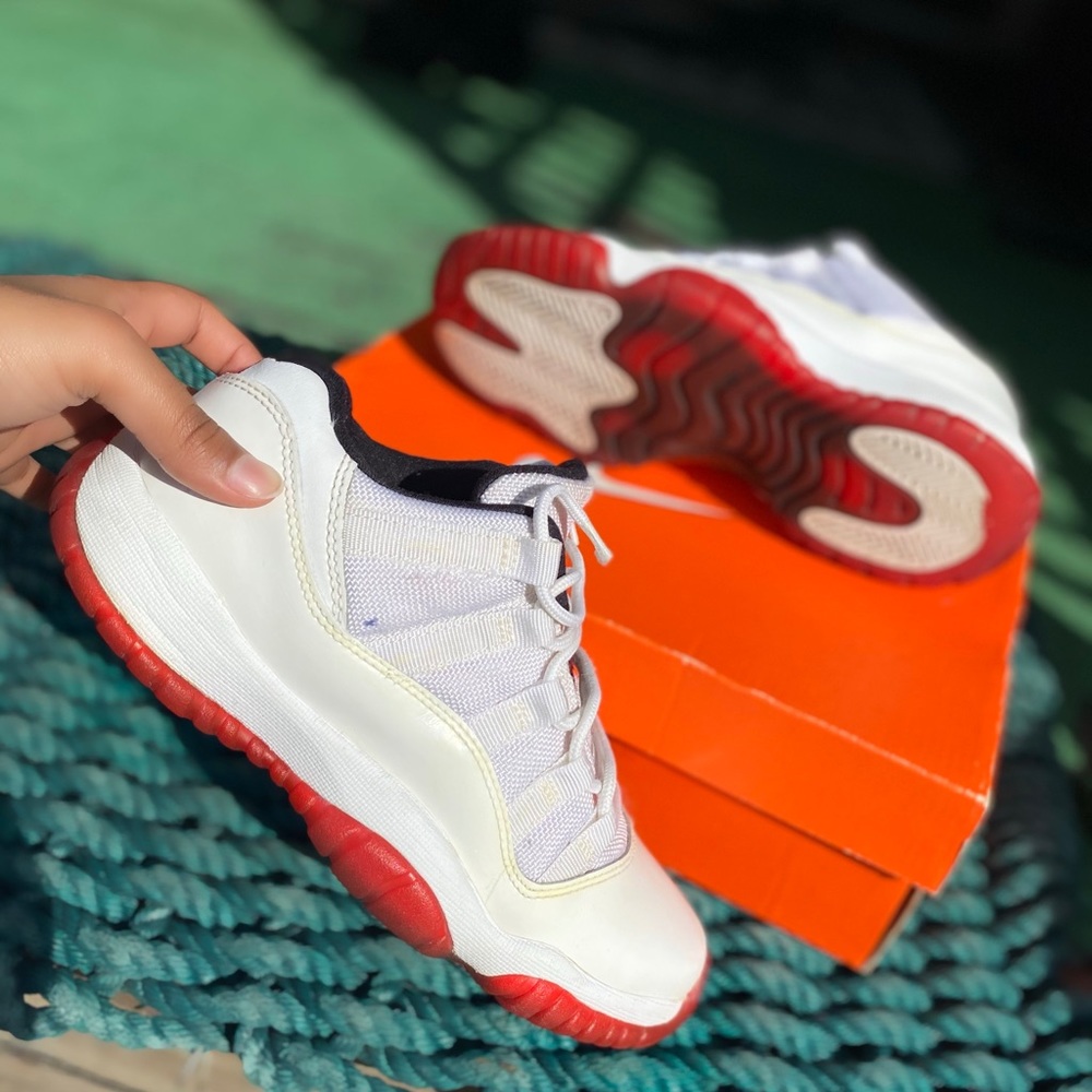 retro jordan 11 low varsity red